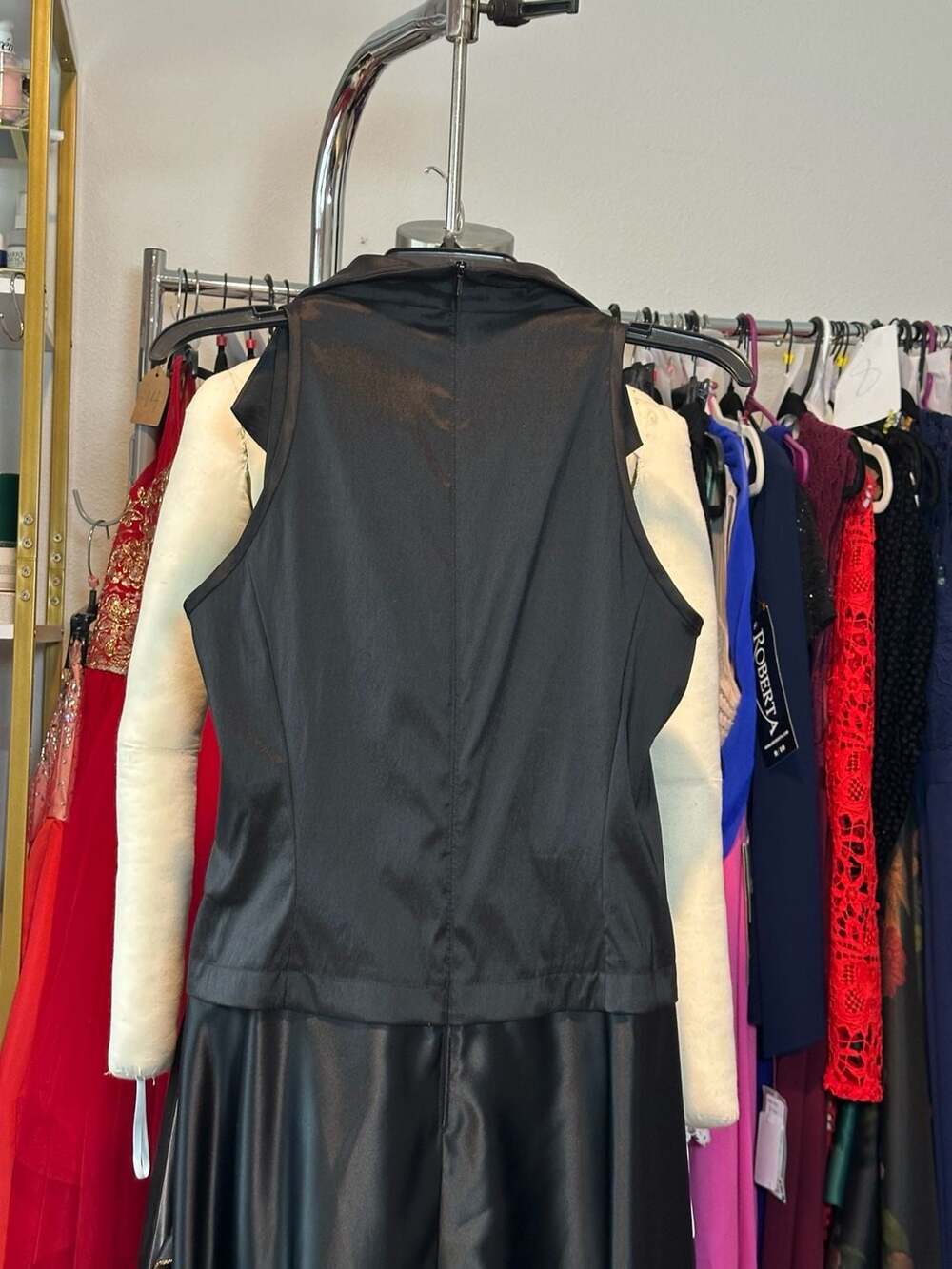 Tadashi Black Satin Sleeveless Ruched V-Neck Collared Formal Evening Gown - Picture 7 of 7